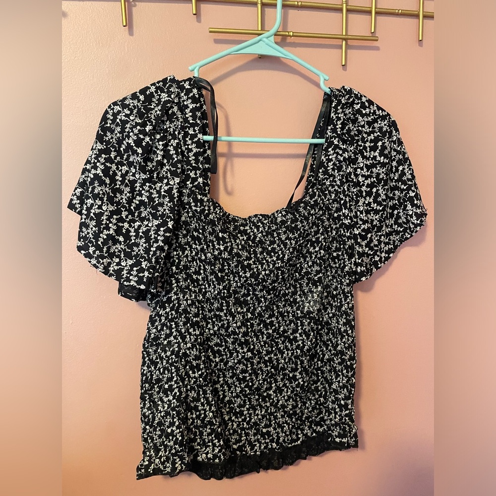 Black Floral Scrunchy Crop